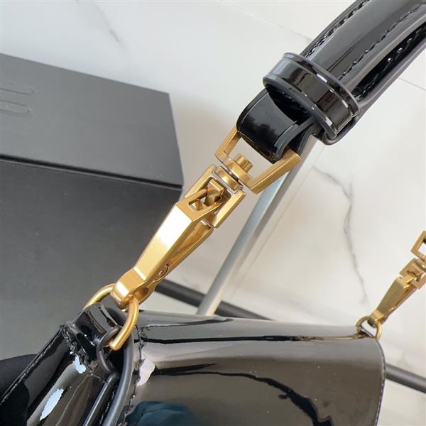 2026224192626572 800